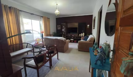 Casa à venda com 4 Dormitórios na Vila Suiça proximo entrada do Parque Ecológico