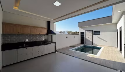 Casa em condomínio com 3 suítes e piscina