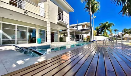 Um lar sofisticado: Casa de alto padrão com vista para o pôr do sol