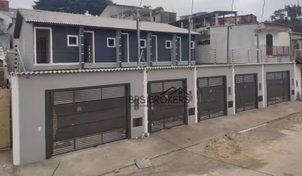 Sobrado com 2 dormitórios à venda, 74 m² por R$ 380.000,00 - Pium - Itaquaquecetuba/SP