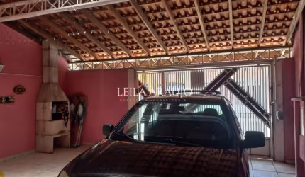 Ótima localização. Sala com copa, churrasqueira, lavanderia, portão automático.