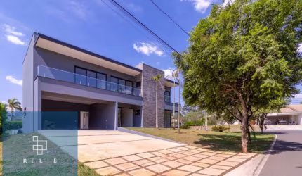 Sobrado com 505m² à venda no Condomínio Lago Azul - Estuda Permuta
