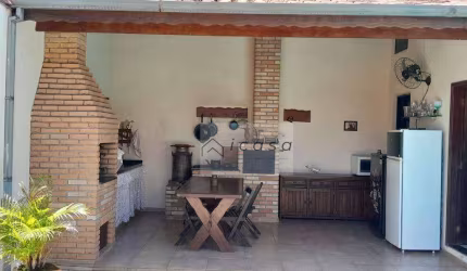 Casa com 3 dormitórios à venda, 185 m² por R$ 900.000,00 - Vila Santos - Caçapava/SP