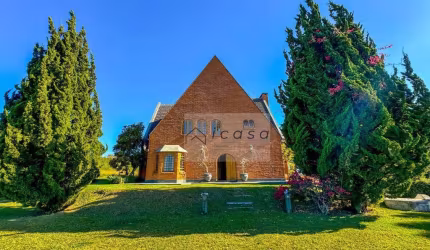 Sobrado com 4 dormitórios à venda, 529 m² por R$ 2.660.000,00 - V Inglesa - Campos do Jordão/SP