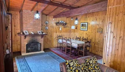 Sobrado com 3 dormitórios à venda, 270 m² por R$ 580.000,00 - Parque Pedra do Baú - Campos do Jordão/SP