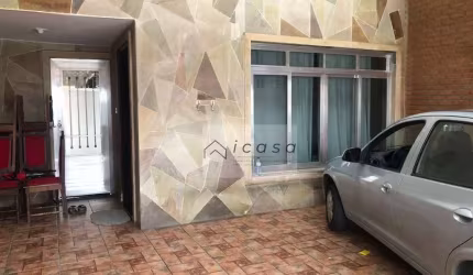 Sobrado com 3 dormitórios à venda, 250 m² por R$ 692.000,00 - Centro - Jacareí/SP