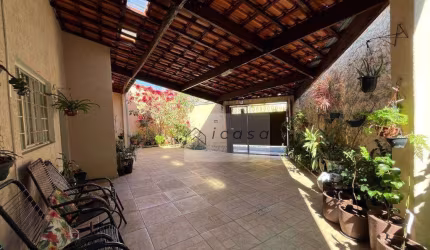 Casa com 3 dormitórios à venda, 242 m² por R$ 650.000,00 - Borda da Mata - Caçapava/SP