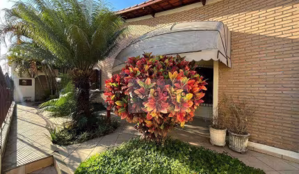 Casa com 4 dormitórios à venda, 330 m² por R$ 980.000,00 - Vila Resende - Caçapava/SP
