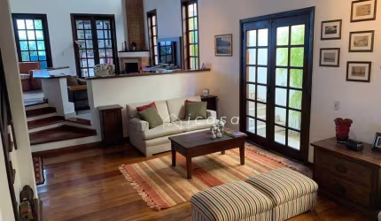 Sobrado com 4 dormitórios à venda, 300 m² por R$ 3.064.000,00 - Jardim das Colinas - São José dos Campos/SP