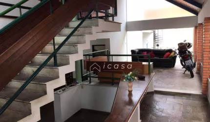 Sobrado com 4 dormitórios à venda, 264 m² por R$ 600.000,00 - Vila São João - Caçapava/SP
