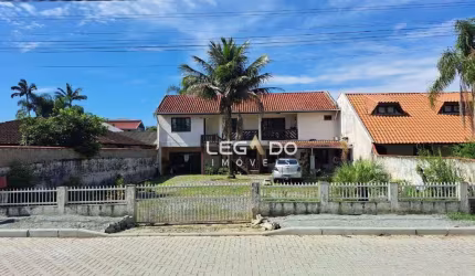 Casa com 3 dormitórios (1 suite) à venda, 160 m² por R$ 400.000 - Pinheiros - Balneário Barra do Sul/SC