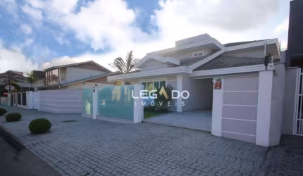 Casa com 4 Quartos (3 Suítes) à venda, 400 m² por R$ 3.700.000 - Saguaçu - Joinville/SC