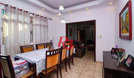 Excelente casa de 3 dormitórios à venda no Bom Retiro em Santos.