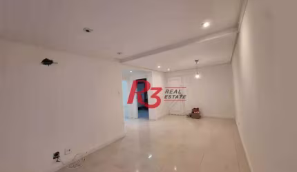 Amplo apartamento de 2 quartos à venda em frente à praia do Gonzaguinha.