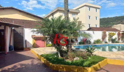 Casa à venda na Vila Voturuá em São Vicente.