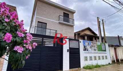 Sobrado triplex  à venda  em villagio no bairro do Macuco. 94 m², 2 suítes, vaga para carro e moto e espaço com churrasqueira!