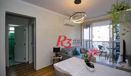 Apartamento com 1 dormitório c varanda 150 metros da praia Boqueirão - Santos