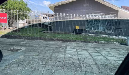 Casa com 3 quartos à venda na Rua Castro, 778, Cruzeiro, São José dos Pinhais por R$ 750.000