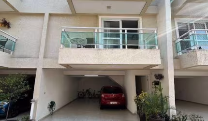 Sobrado com 3 dormitórios à venda, 174 m² por R$ 165.000,00 - Vila Bertioga - São Paulo/SP