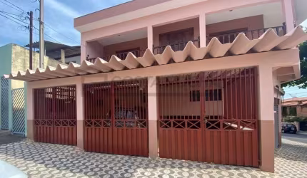 Casa com 3 dormitórios à venda, 375 m² por R$ 900.000 - Salto de São José - Salto/SP