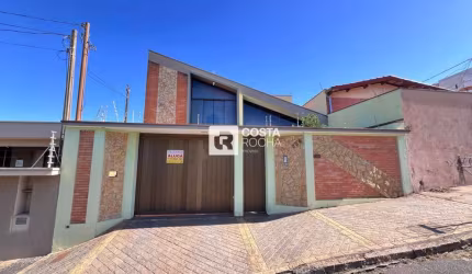Casa com 4 quartos para alugar- Vila Henrique - Salto/SP