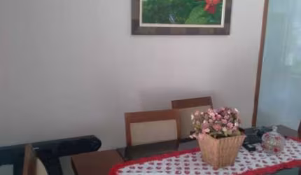 Ótima casa em Condomínio