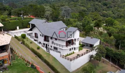 Viva a Excelência em Atibaia: Casa de Alto Padrão no Condomínio Clube Montanha com Vista Deslumbrant