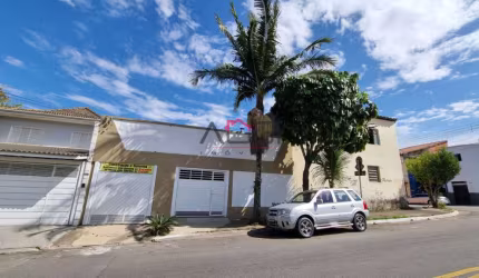 Oportunidade Única: 2 Casas em 1 Terreno, à Beira da Represa - Jardim Susana, SP