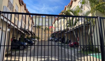Casa em Condomínio Fechado ? 2 Dorms, 2 Vagas ? Piscina e Churrasqueira