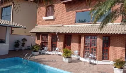 Casa à venda por R$ 2.500.000,00  em Alphaville, Santana de Parnaíba-SP