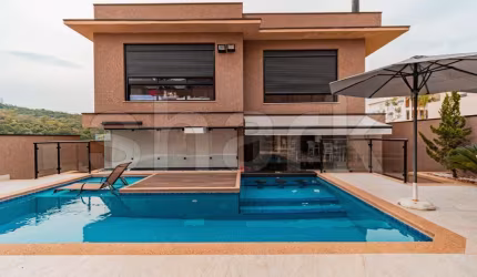 Casa à venda por R$  4.000.000,00 em Alphaville, Santana de Parnaíba-SP