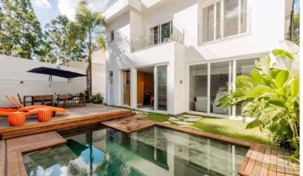 Casa para venda por R$8.100.000,00 ou locação R$40.000,00  em Alphaville- SP.