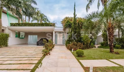 Casa para locação por R$60.000,00 em Alphaville, Barueri - SP.