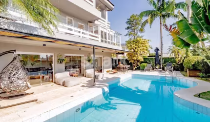 Casa Reformada para Venda ou Locação em Alphaville – Santana de Parnaíba