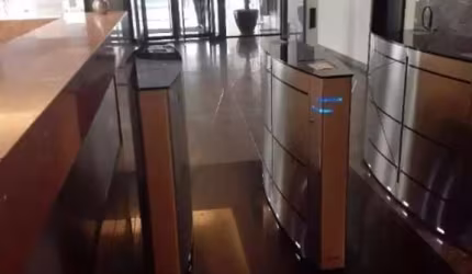 Laje Comercial de Alto Padrão em Pinheiros, São Paulo-SP: 5 Salas, 13 Banheiros, 21 Vagas de Garagem - 775m²