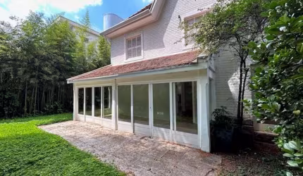 Casa de luxo em condomínio no Jardim América com 3 quartos