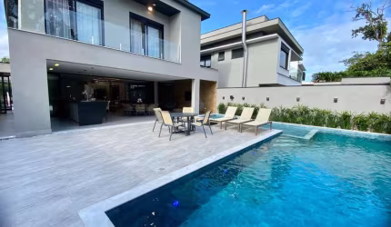 Casa à venda em Bertioga-SP, no bairro Riviera, 6 suítes