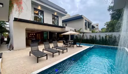 Casa à venda em Bertioga-SP, no bairro Riviera, 7 suítes