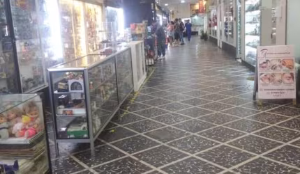 Prédio Comercial com Renda à Venda em São Paulo-SP