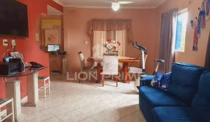 OPORTUNIDADE, Casa à venda de 3 quartos, 2 suítes no Bairro Centro