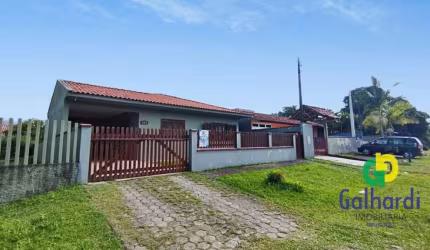 Casa mobiliada  com 2 terrenos, piscina e 3 dormitórios, sendo 1 suíte – à venda, 155 m² por R$ 1.000.000 – Cambiju, Itapoá/SC