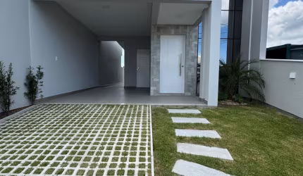VENDE-SE CASA NA PALHOÇA