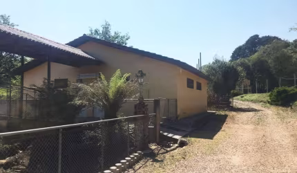 Chácara / sítio para alugar na Rua Campestre, 2735, Colônia Murici, São José dos Pinhais por R$ 5.000