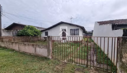 Casa com 2 quartos à venda na Prefeito Francisco Quirino dos Santos, 398, Conjunto Urano, São José dos Pinhais por R$ 450.000