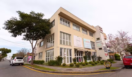 Sala comercial para alugar na Rua Paulino de Siqueira Cortes, 1906, São Pedro, São José dos Pinhais por R$ 2.500