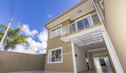 Casa com 3 quartos à venda na Rua Brigadeiro Arthur Carlos Peralta, 470, Bom Jesus, São José dos Pinhais por R$ 830.000