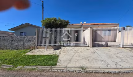 Casa com 3 quartos para alugar na José de Almeida Sobrinho, 577, Quississana, São José dos Pinhais por R$ 2.200