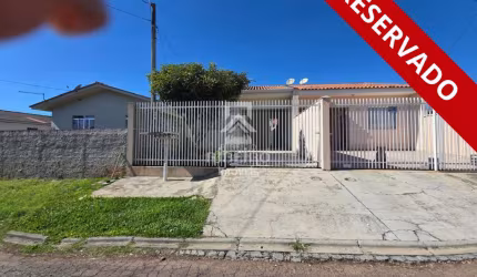 Casa com 3 quartos para alugar na José de Almeida Sobrinho, 577, Quississana, São José dos Pinhais por R$ 2.200