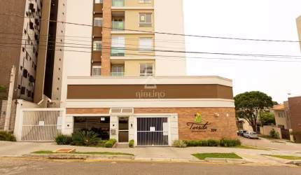 Apartamento com 3 quartos para alugar na Rua Clemente Zetola, 334, Três Marias, São José dos Pinhais por R$ 2.800