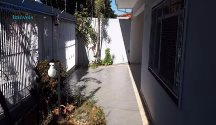 CASA TERREA - OTIMA PLANTA- 220 M2 DE AREA CONSTRUIDA.